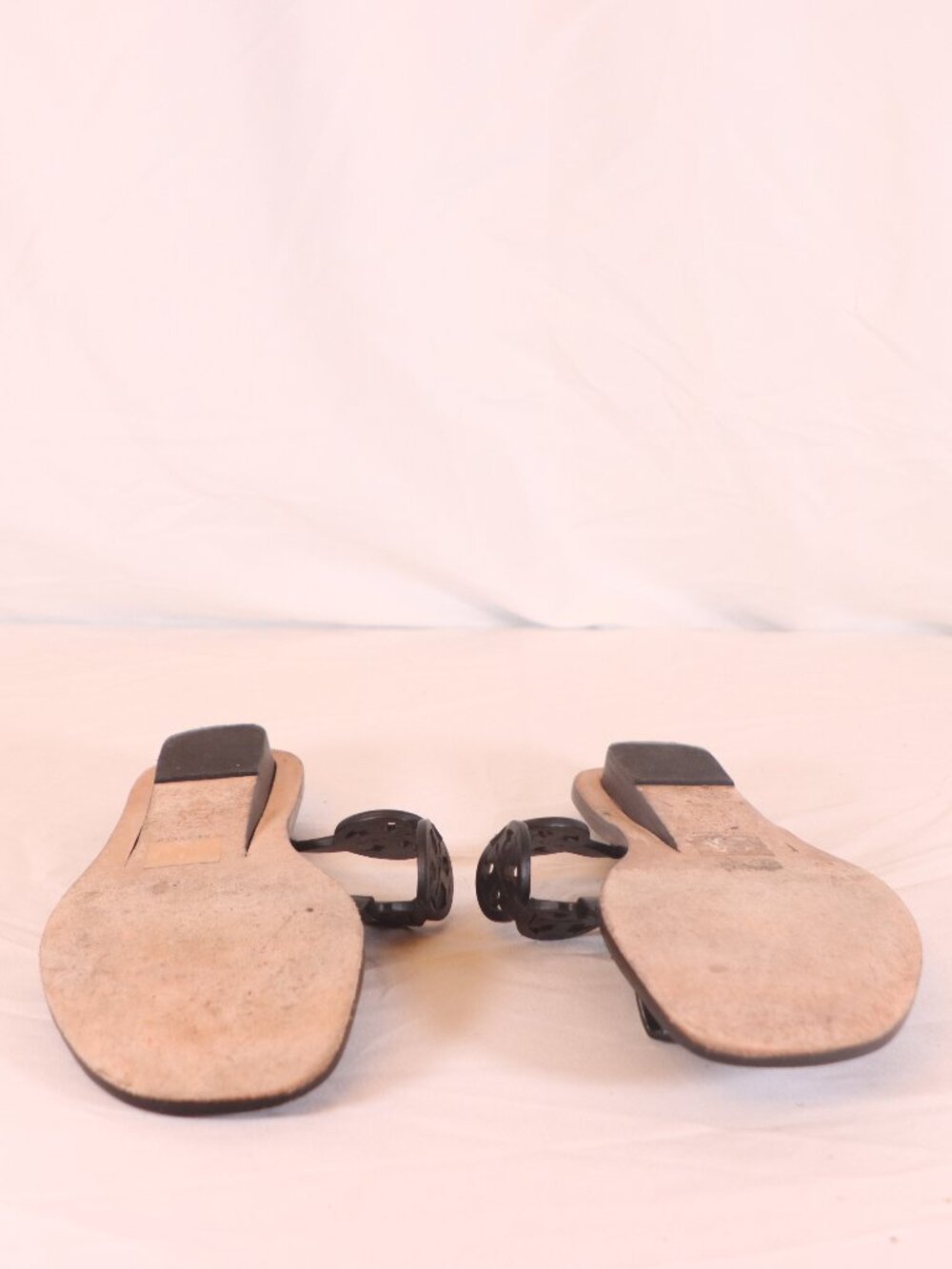 Stylish Black Tory Burch Tiny Miller Leather Thong Size 9 Sandals - Picture 5 of 5